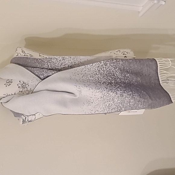 Scarf - Picture 2 of 5